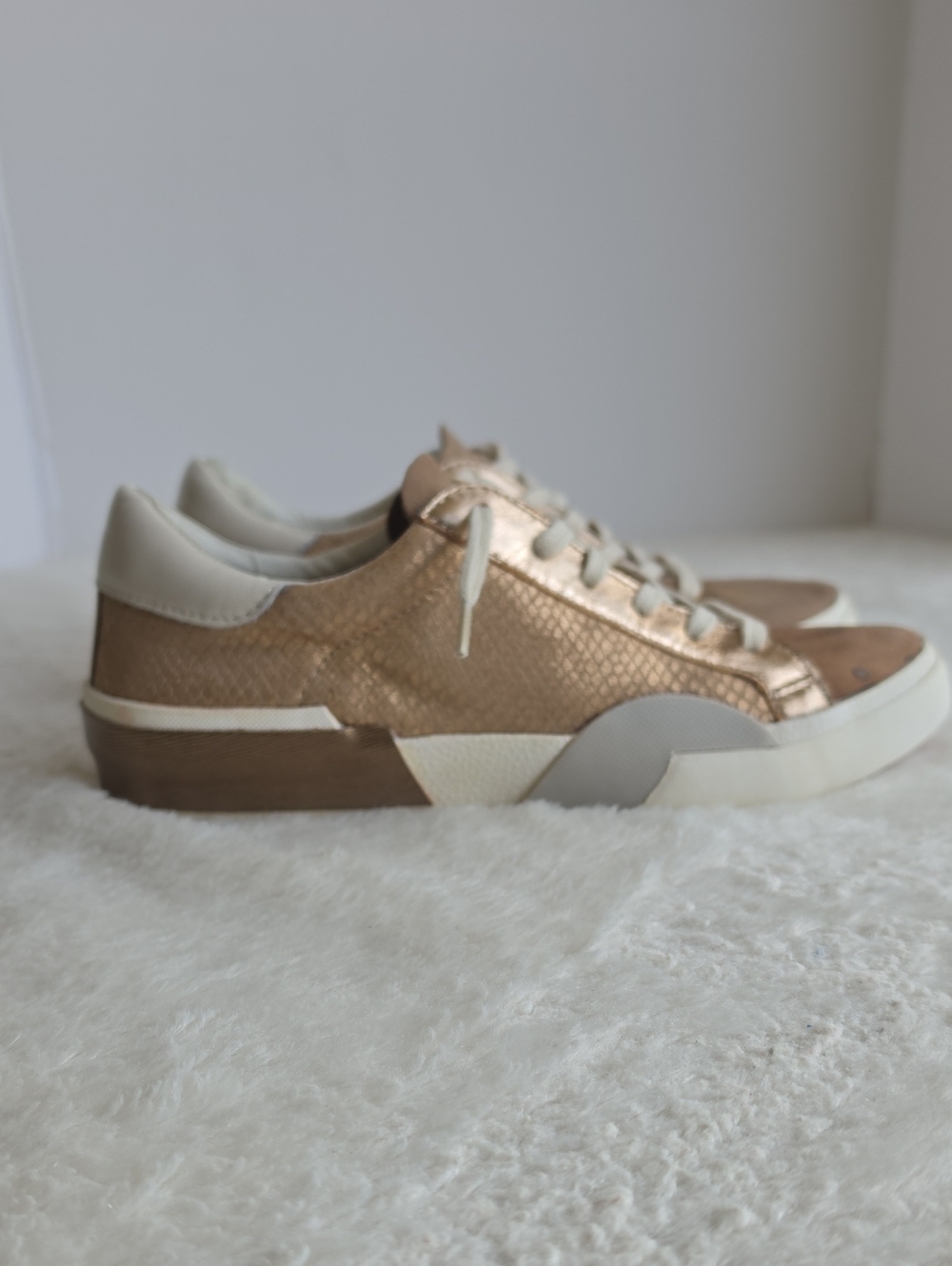 Dolce Vita Gold Metallic Leather Low Top Sneakers Size 7.5